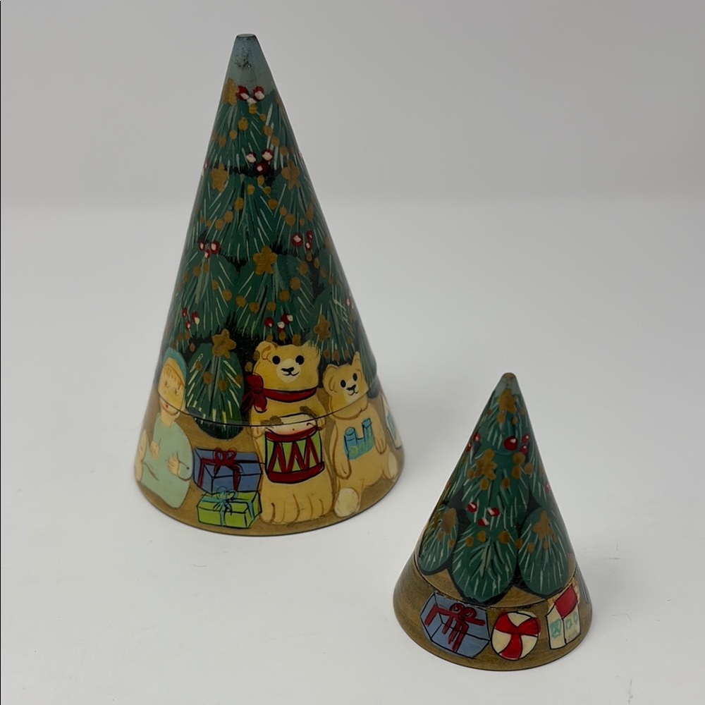 Festive Christmas Tree Cone Set